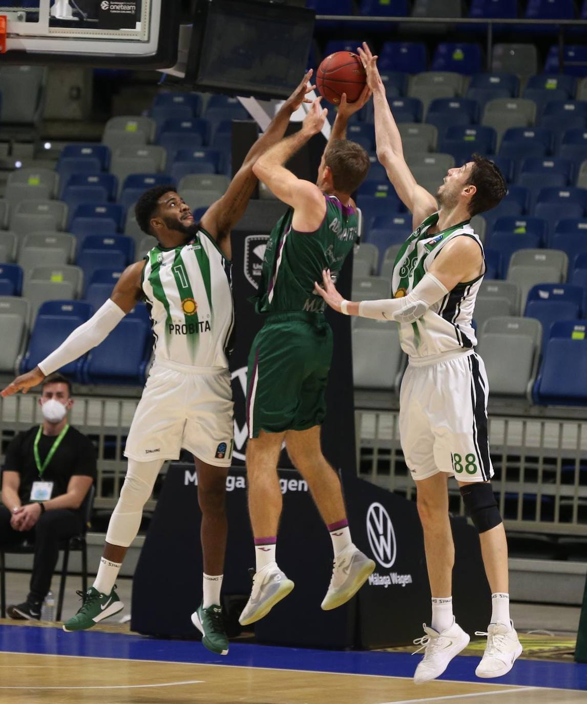 La segunda fase de la Eurocup arrancó en el Martín Carpena