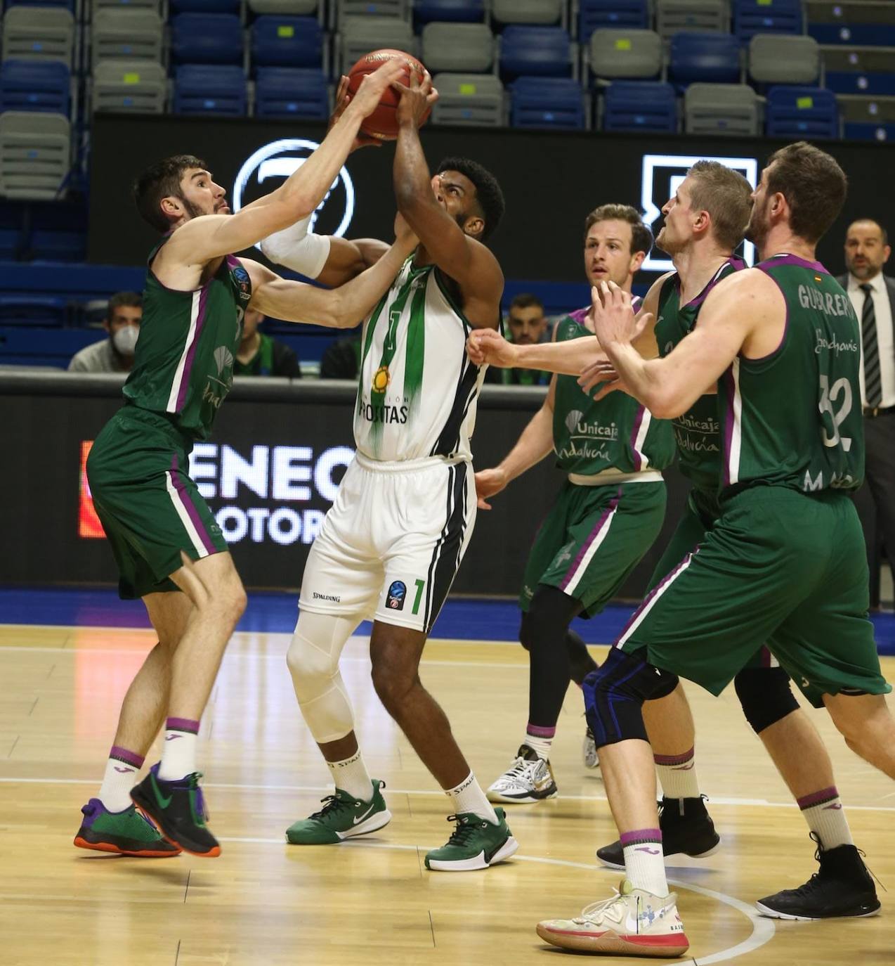 La segunda fase de la Eurocup arrancó en el Martín Carpena