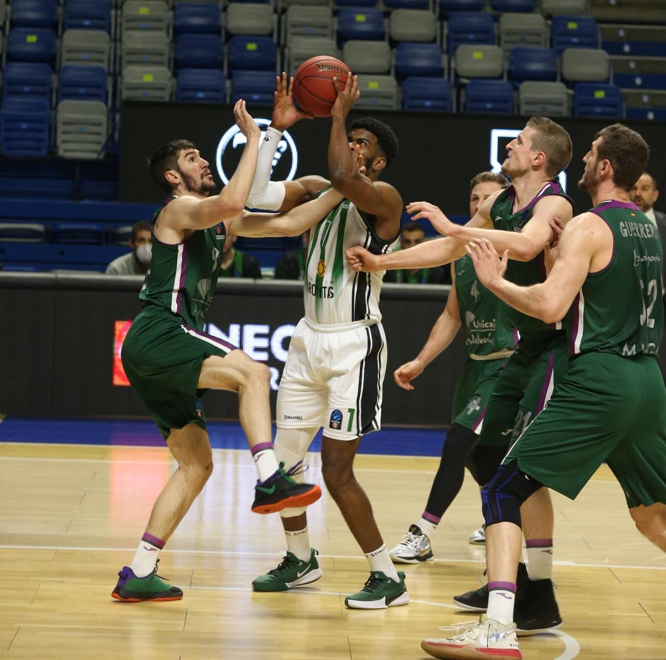 La segunda fase de la Eurocup arrancó en el Martín Carpena