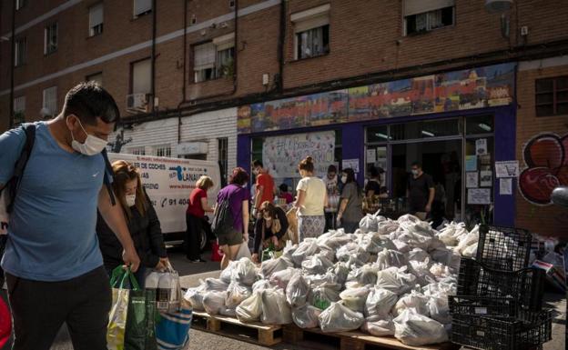 Colas para recogida de alimentos