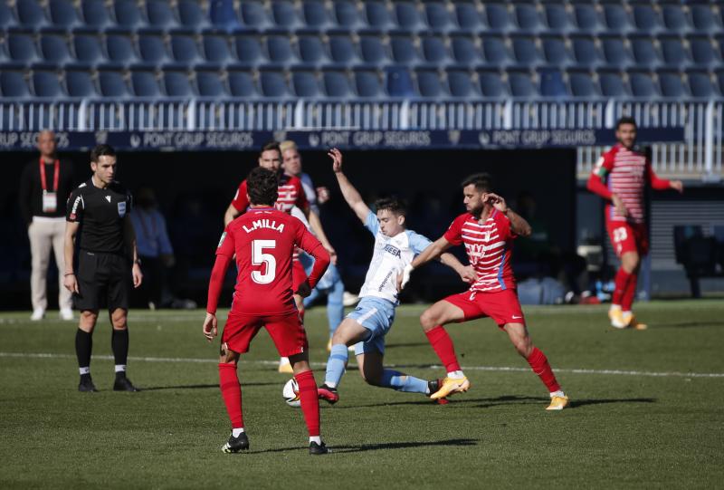 El Málaga reaccionó demasiado tarde ante el Granada (1-2)