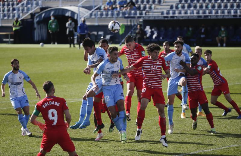 El Málaga reaccionó demasiado tarde ante el Granada (1-2)