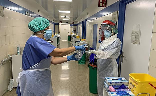 Andalucía se prepara ya para una situación «compleja» de ocupación hospitalaria por el coronavirus