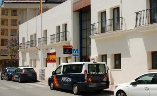 Vigilantes de seguridad convertidos en ladrones: dan una paliza a un compañero y maniatan a una pareja para asaltar chalés en Estepona