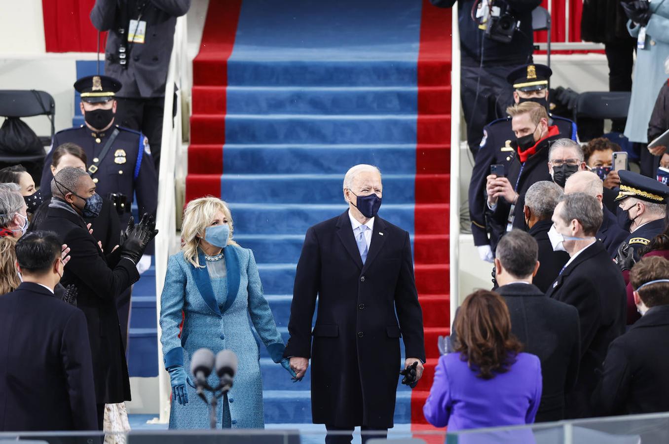 Aplausos al presidente y la primera dama antes de la toma de posesión.