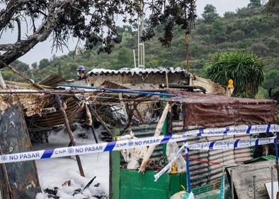 Imagen secundaria 1 - Manolo y Conchi, vecinos de La Luz, víctimas del incendio en una casa de chapa en Churriana