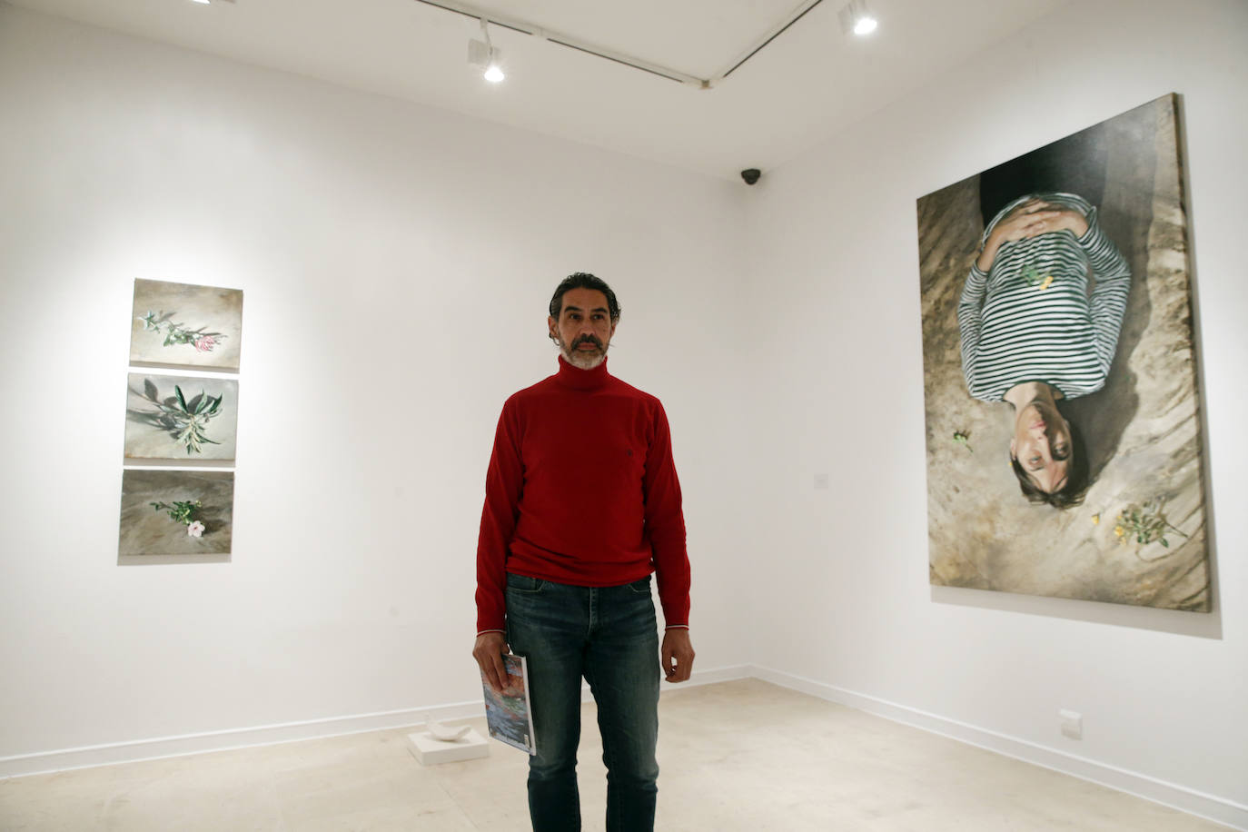 El autor gaditano presenta en las salas del CAC Málaga una amplia exposición a partir de la idea del vergel doméstico
