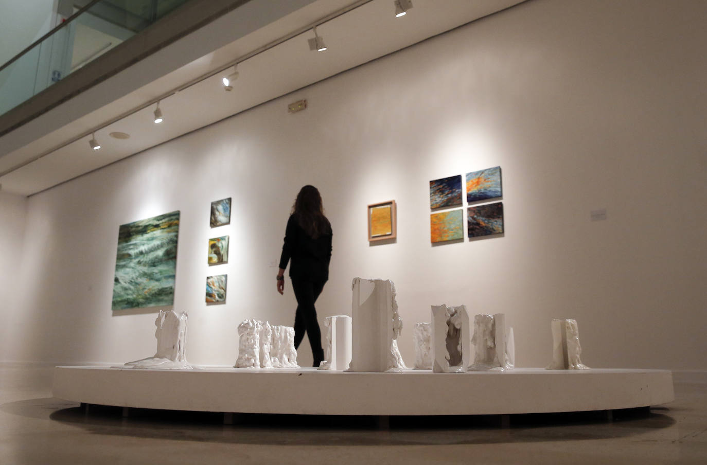 El autor gaditano presenta en las salas del CAC Málaga una amplia exposición a partir de la idea del vergel doméstico