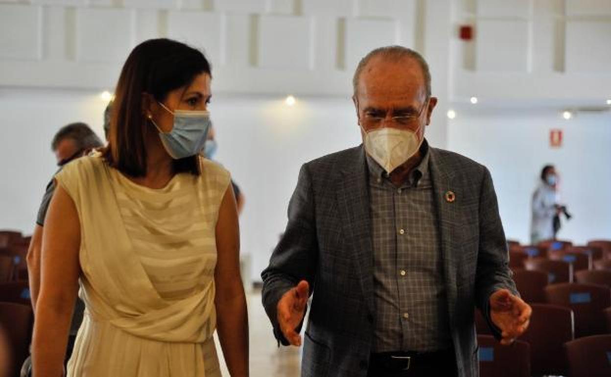 Francisco de la Torre y Noelia Losada, durante una vistita al CAC, en una imagen de archivo. 