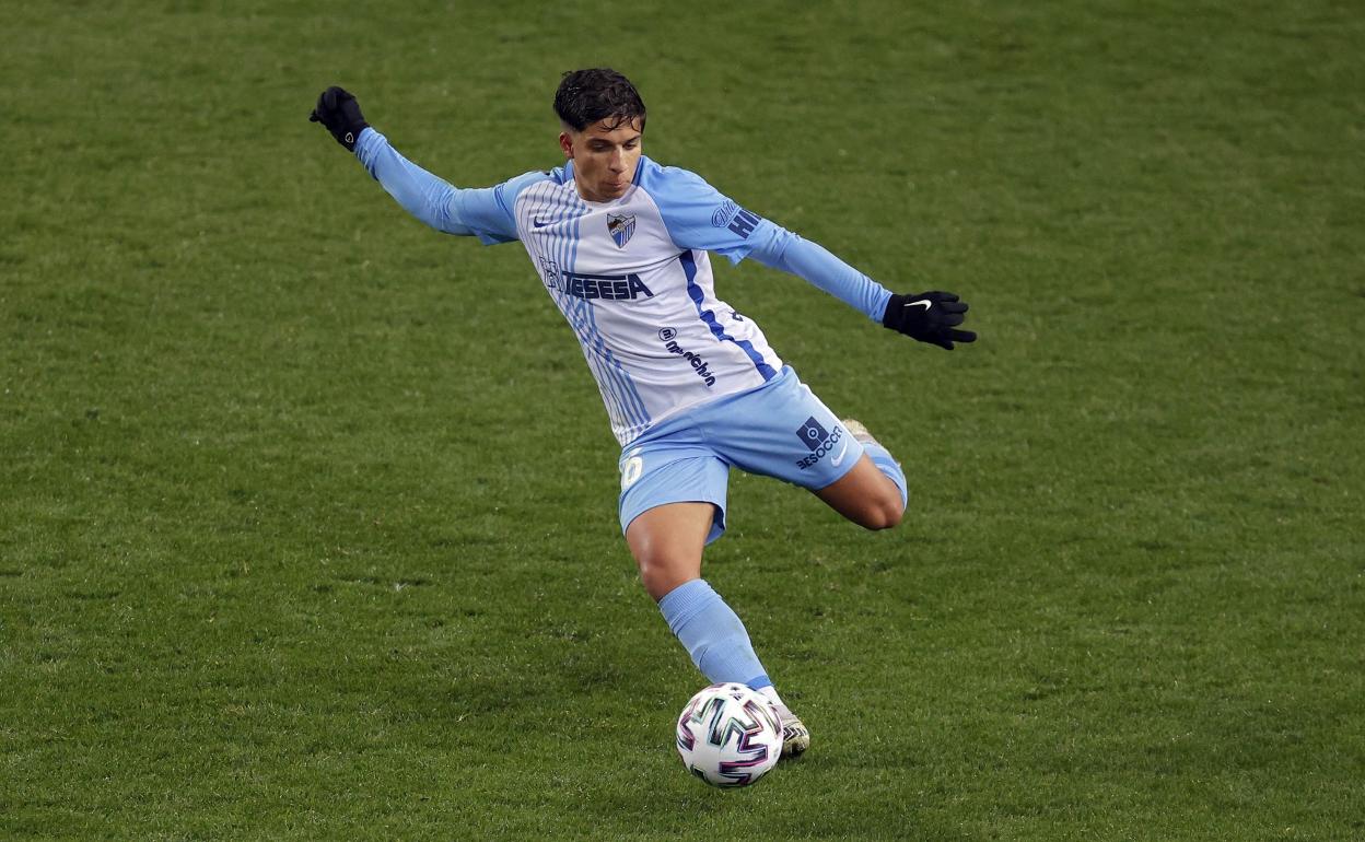 El atacante del Málaga, Haitam Abaida, durante su debut con el primer equipo en un partido de Copa del Rey contra el Oviedo en La Rosaleda.