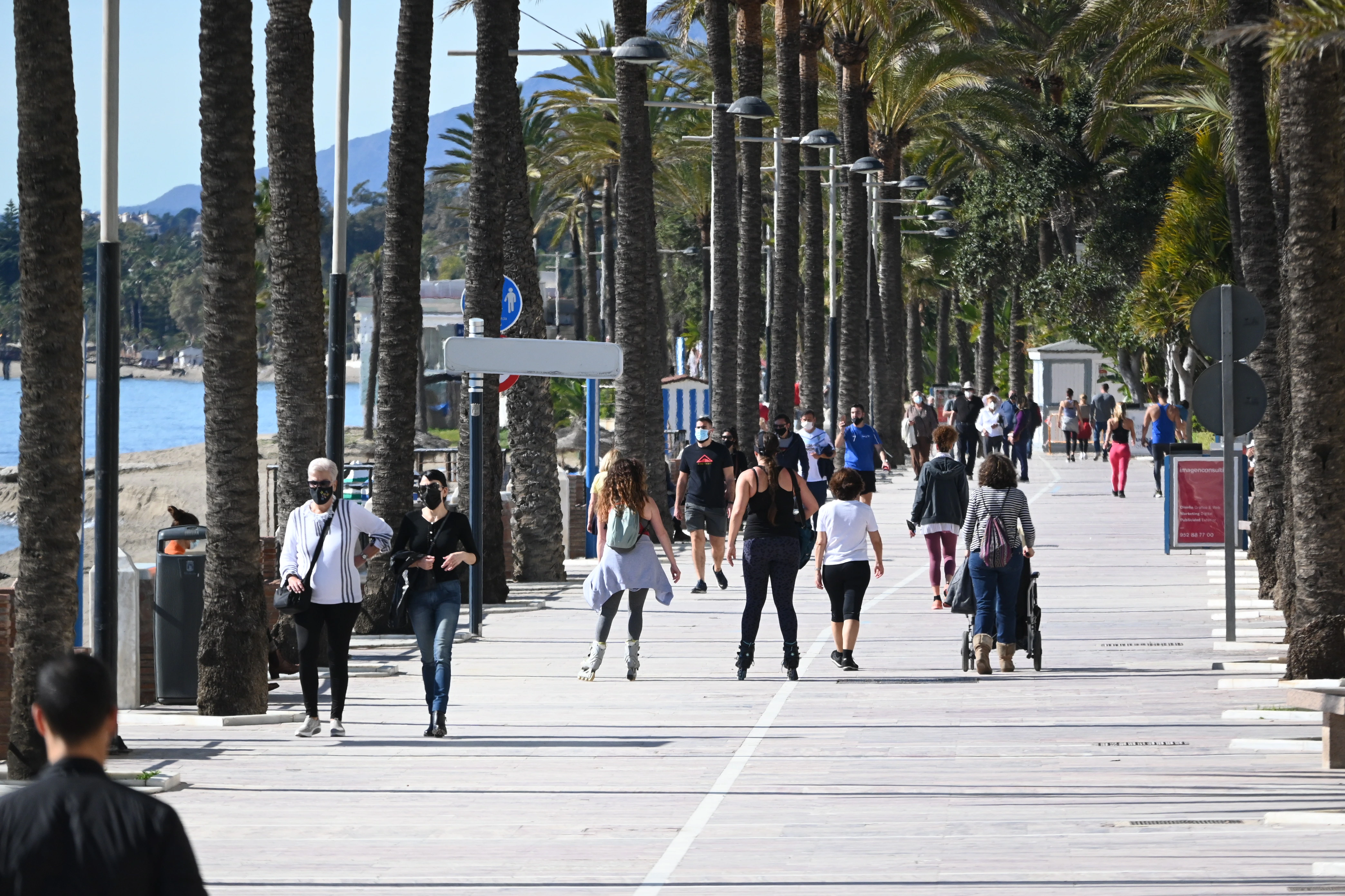 Las nuevas medidas restrictivas afectan a más de 250.000 habitantes al entrar estos municipios en nivel cuatro de alerta extrema