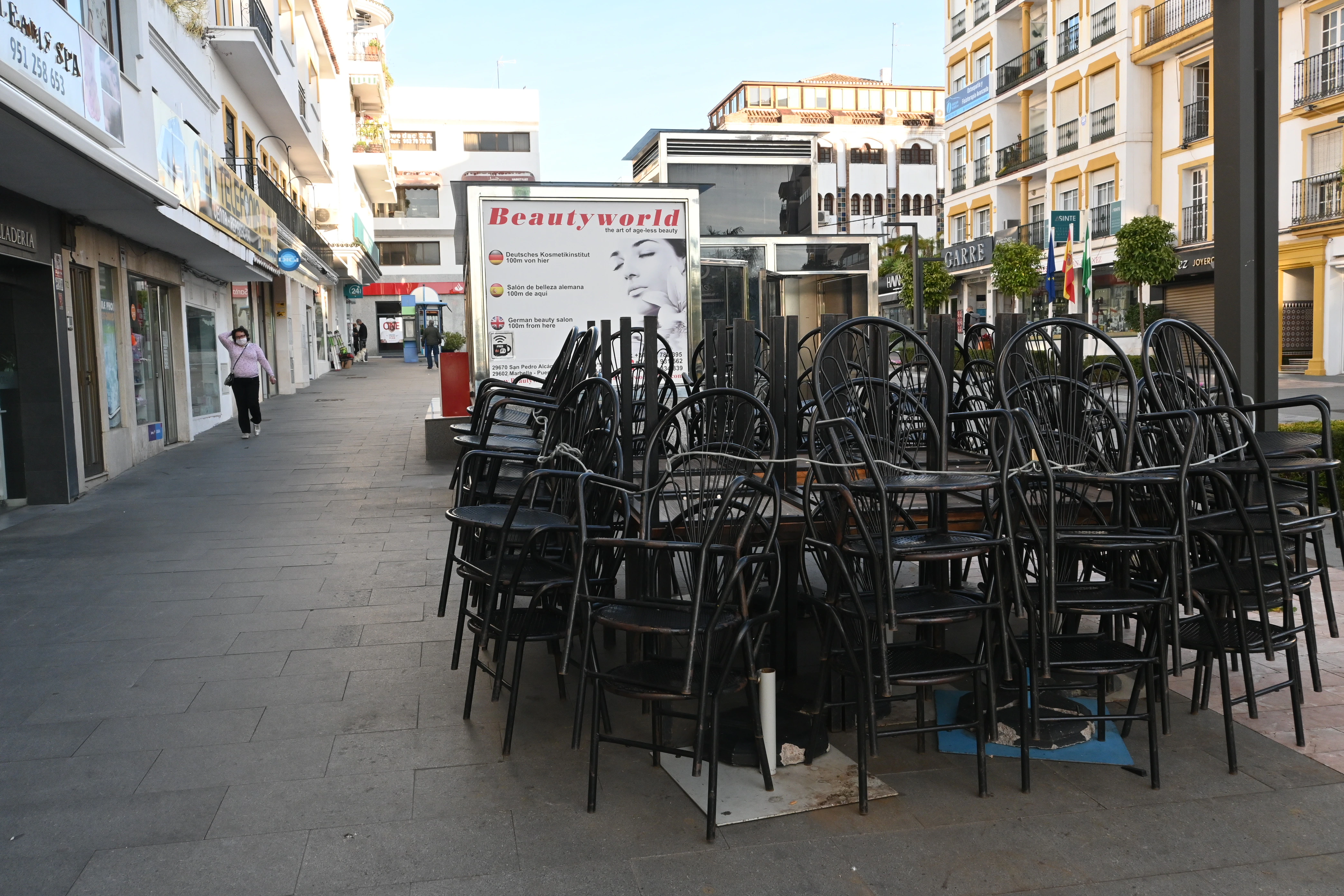 Las nuevas medidas restrictivas afectan a más de 250.000 habitantes al entrar estos municipios en nivel cuatro de alerta extrema