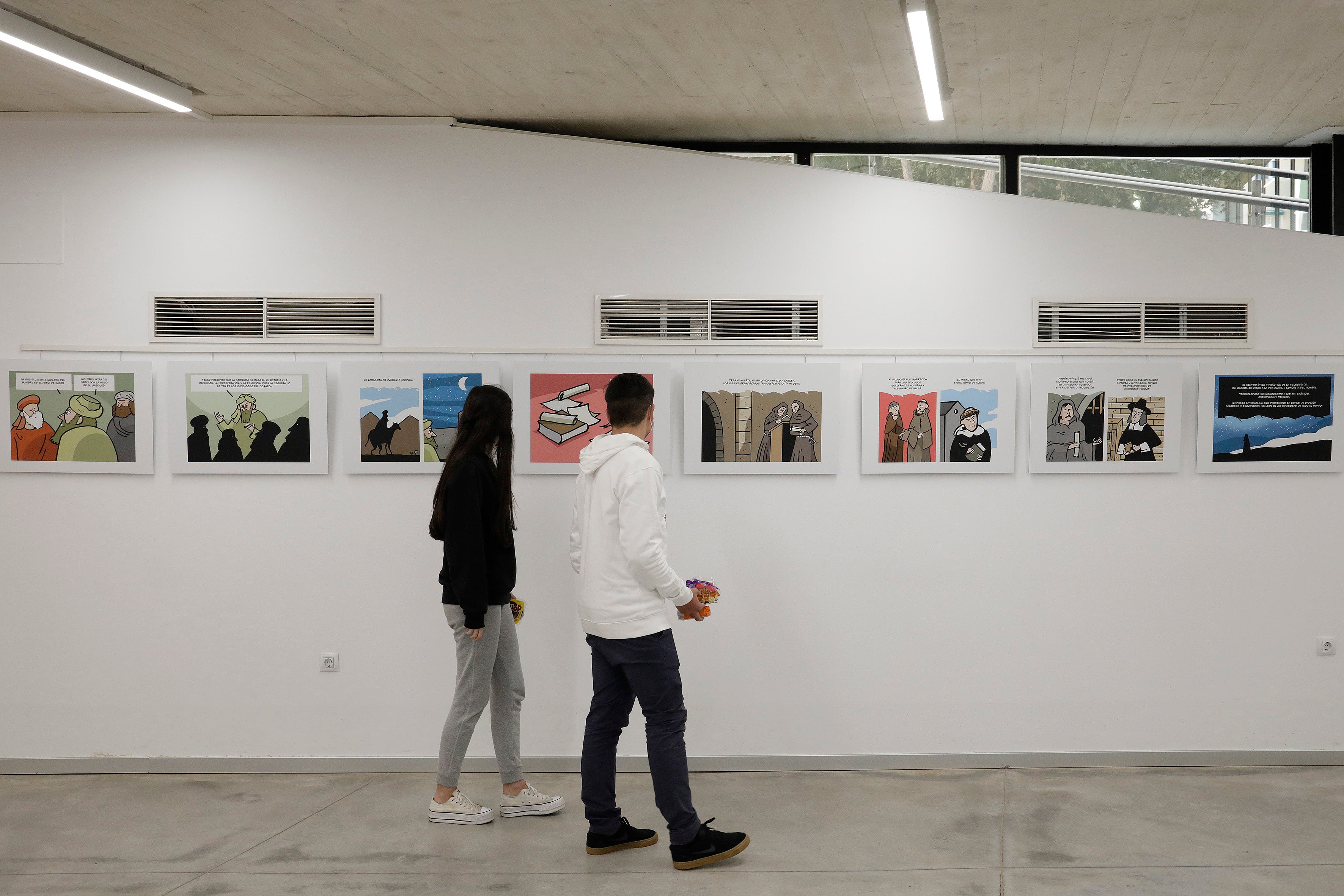 El poeta y filósofo del medievo protagoniza un volumen que rescata su azarosa vida al cumplir el milenario de su nacimiento en Málaga. Una exposición muestra los dibujos de Miguel B. Núñez para el tebeo