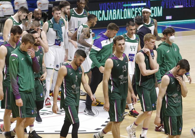 El equipo malagueño, hundido, entierra sus opciones en la Eurocup