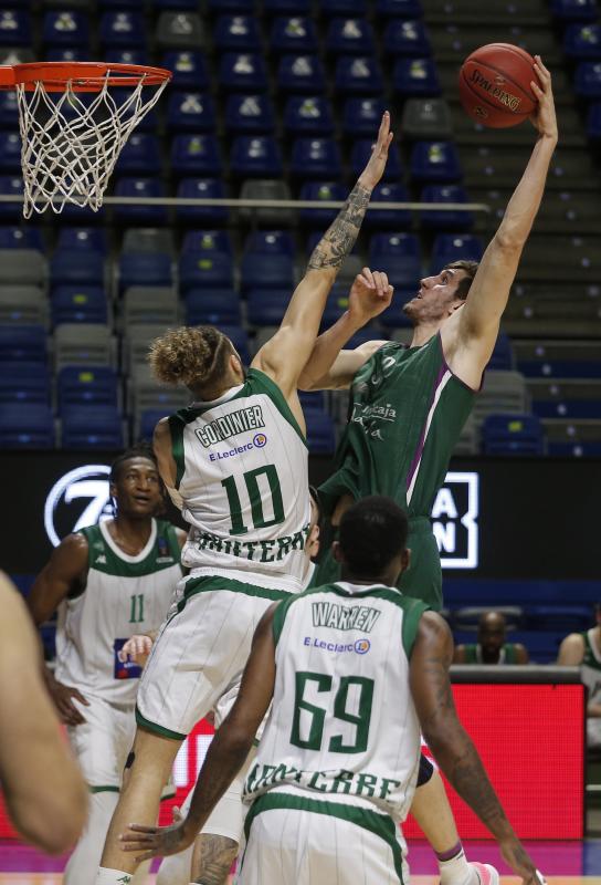 El equipo malagueño, hundido, entierra sus opciones en la Eurocup