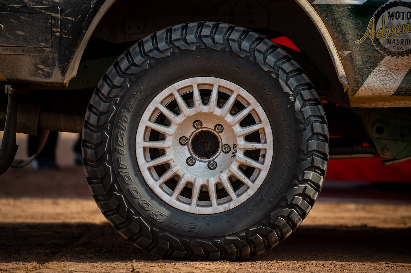 Pionero en la nueva aventura del Dakar con coches clásicos. Estas son algunas de las mejores fotos de aquella aventura. 