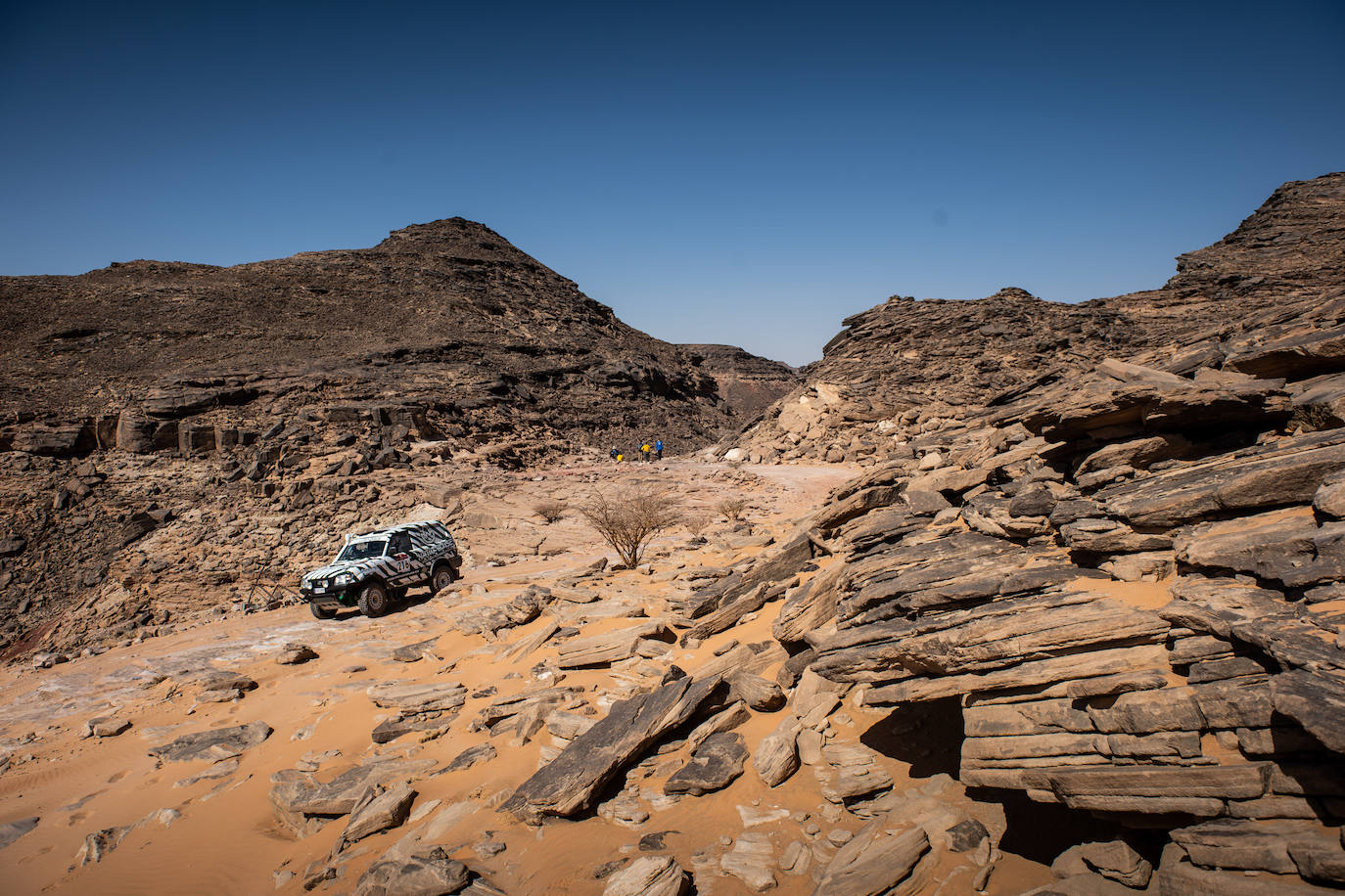 Pionero en la nueva aventura del Dakar con coches clásicos. Estas son algunas de las mejores fotos de aquella aventura. 