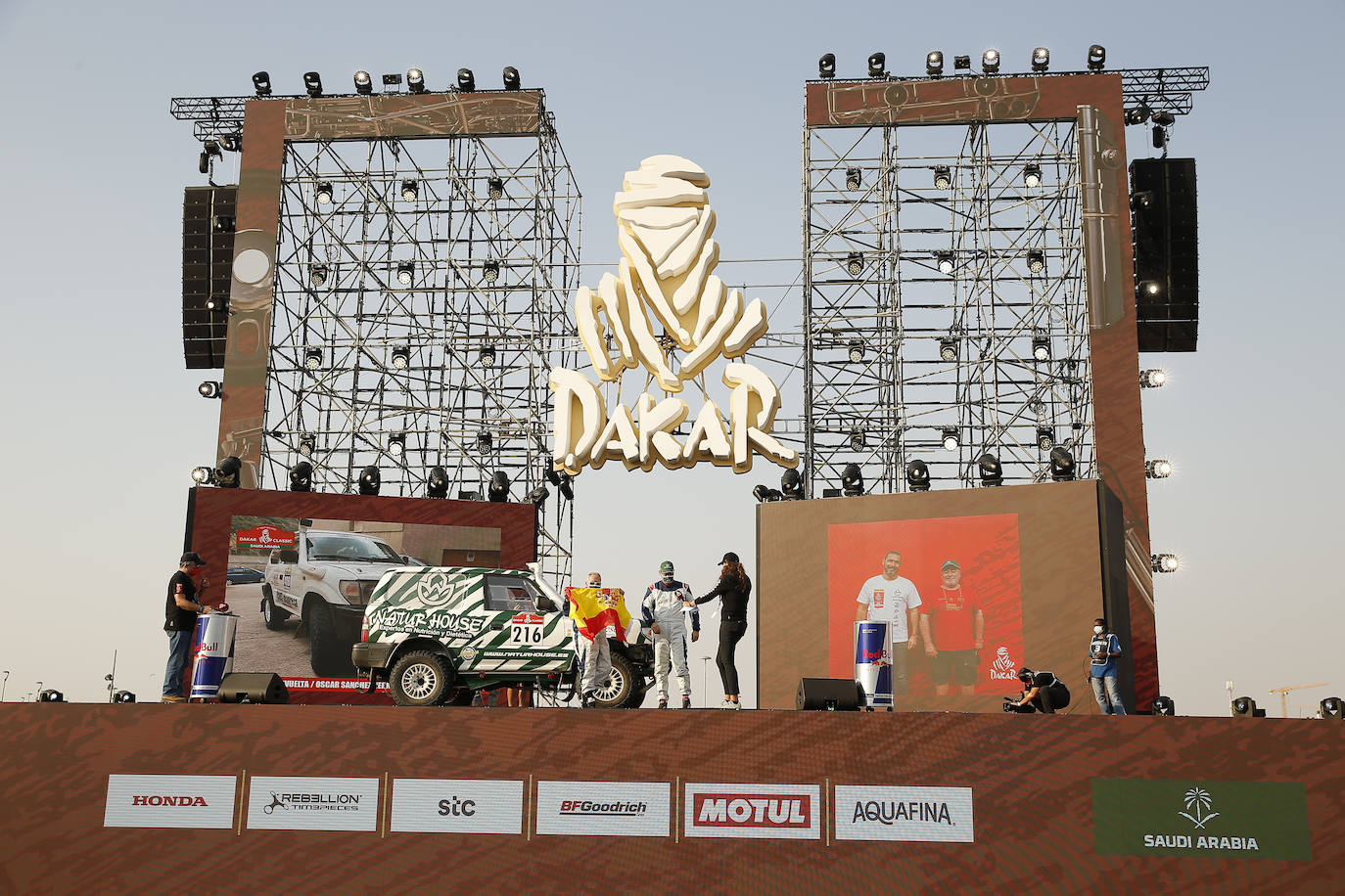 Pionero en la nueva aventura del Dakar con coches clásicos. Estas son algunas de las mejores fotos de aquella aventura. 