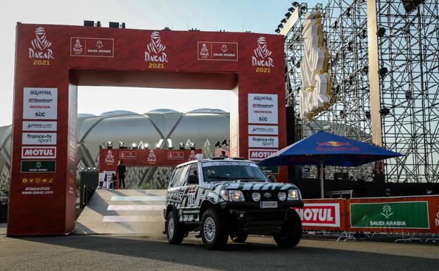 Imagen principal - Pionero en la nueva aventura del Dakar con coches clásicos