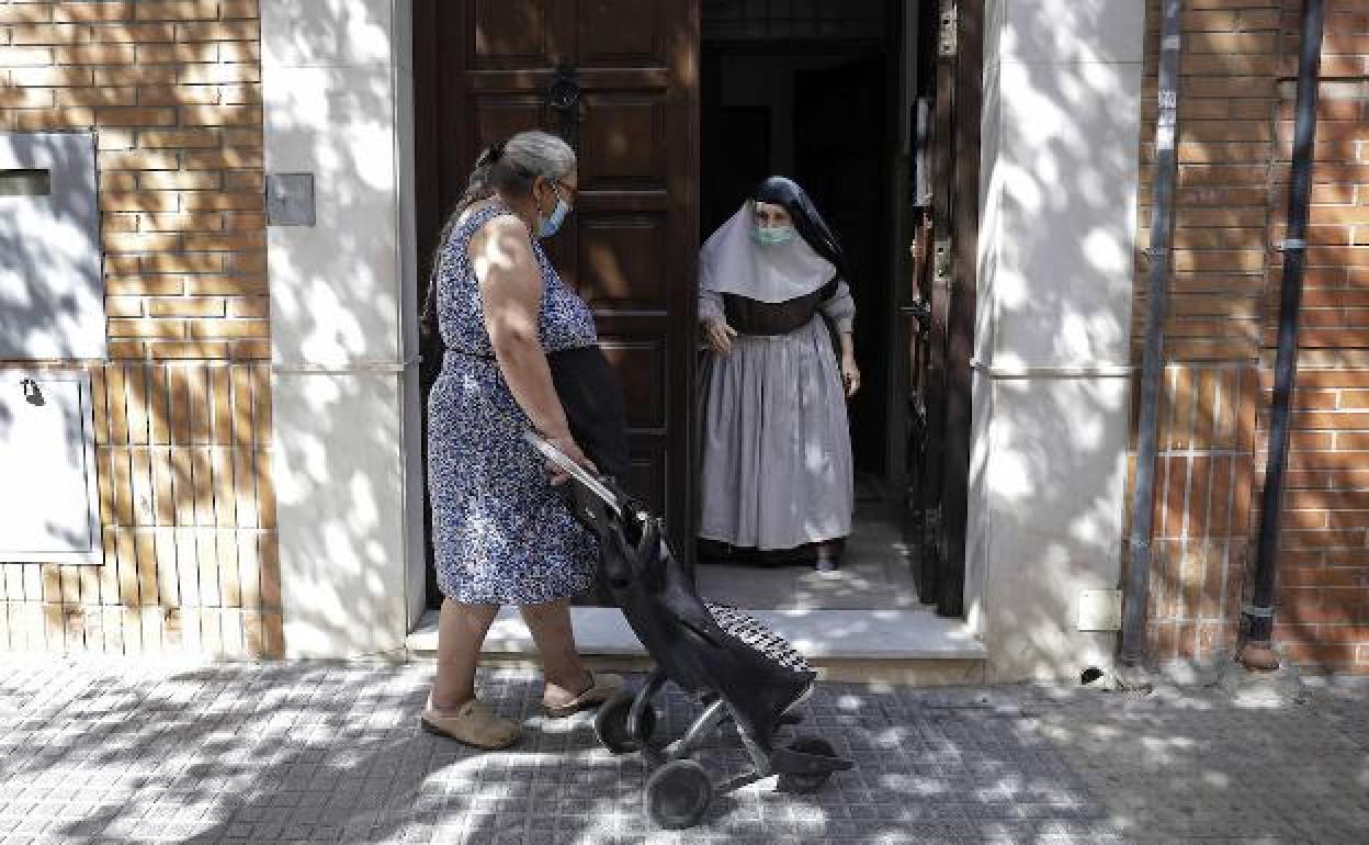 Las Hermanas de la Cruz, en su convento.