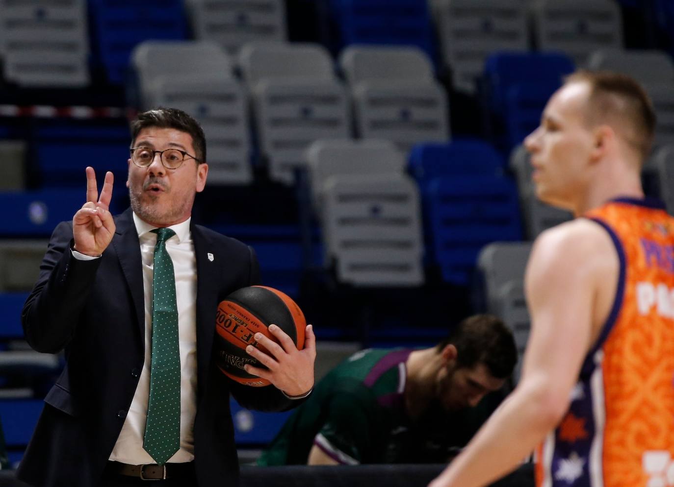 Derrota del Unicaja en casa ante el Valencia Basket. 