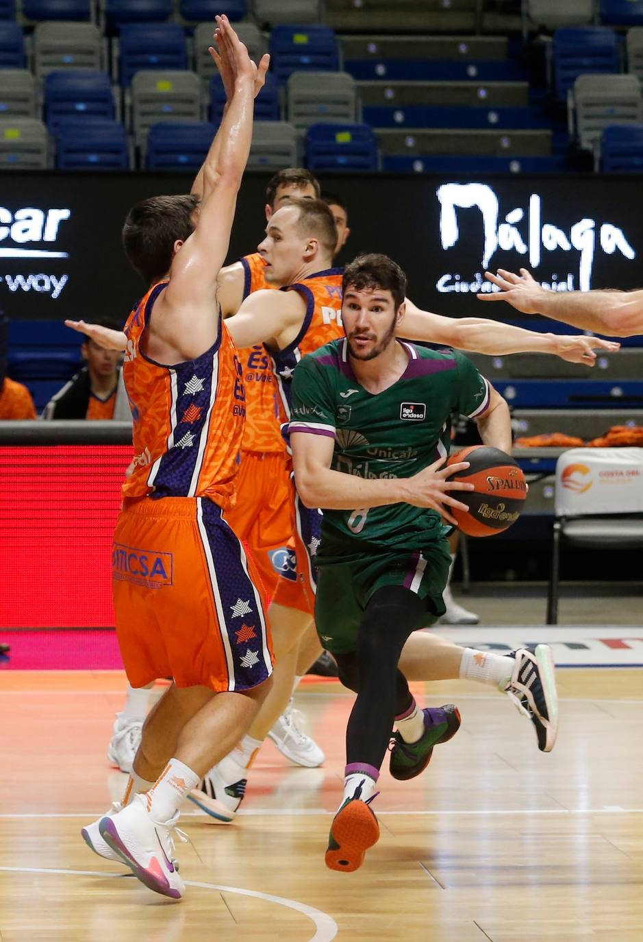Derrota del Unicaja en casa ante el Valencia Basket. 