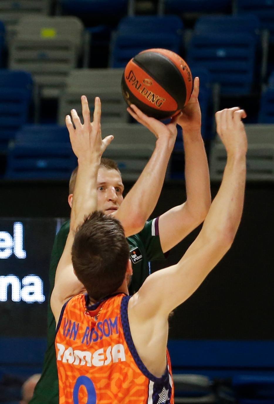 Derrota del Unicaja en casa ante el Valencia Basket. 