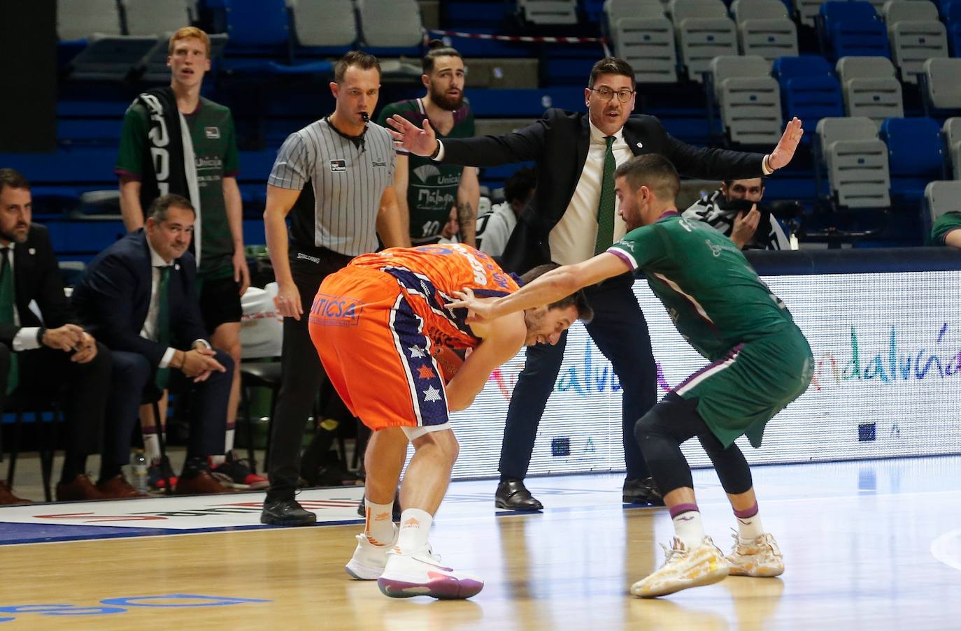 Derrota del Unicaja en casa ante el Valencia Basket. 