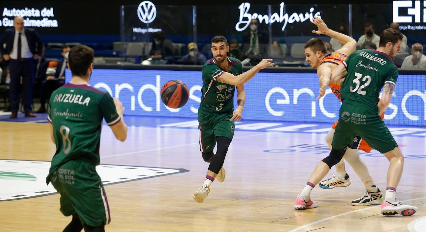Derrota del Unicaja en casa ante el Valencia Basket. 