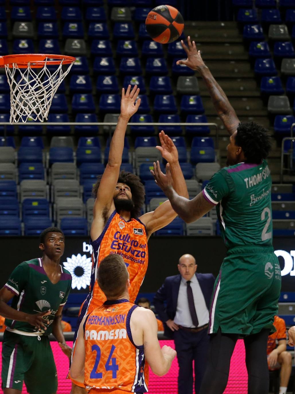 Derrota del Unicaja en casa ante el Valencia Basket. 