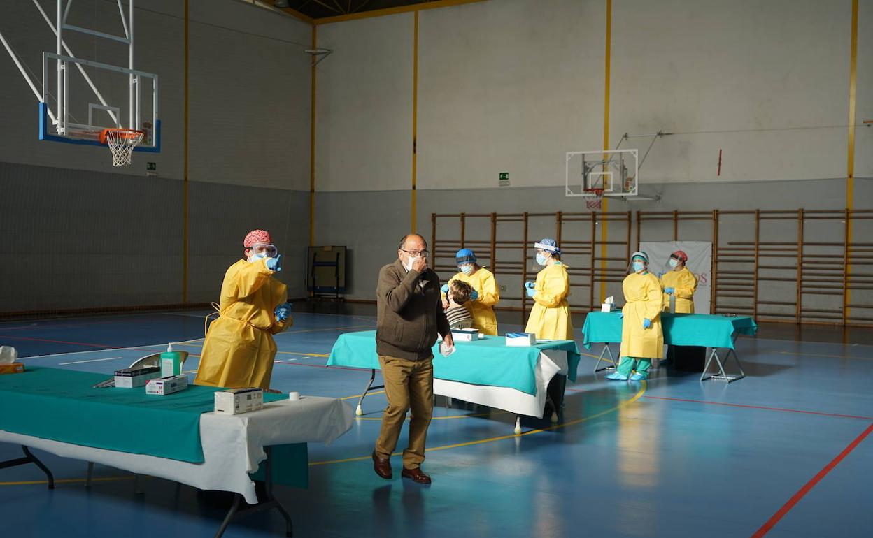 Imagen de archivo de un cribado de Covid. 