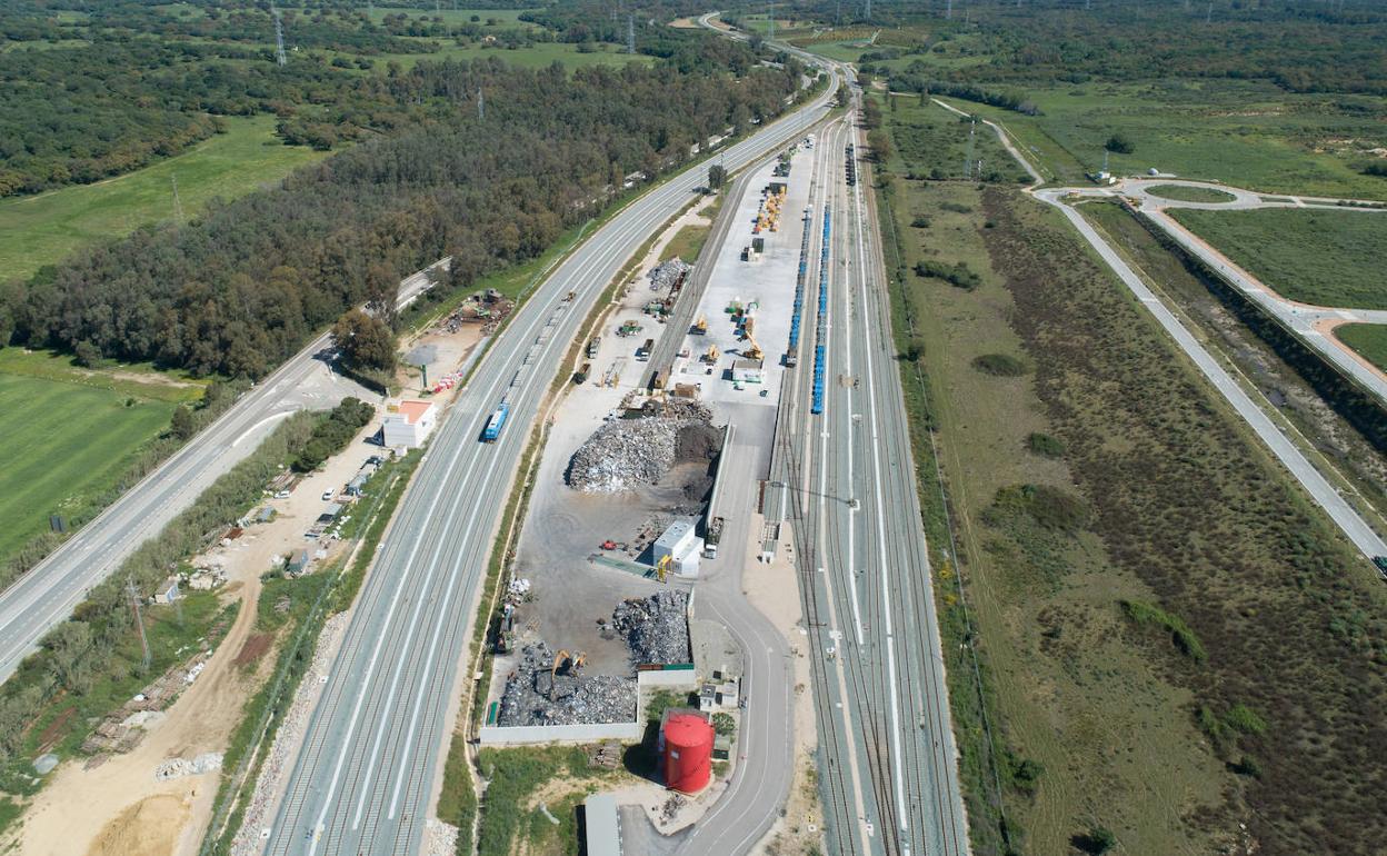 Vista aérea de uno de los tramos de la plataforma ya renovada en el entorno de San Roque. 