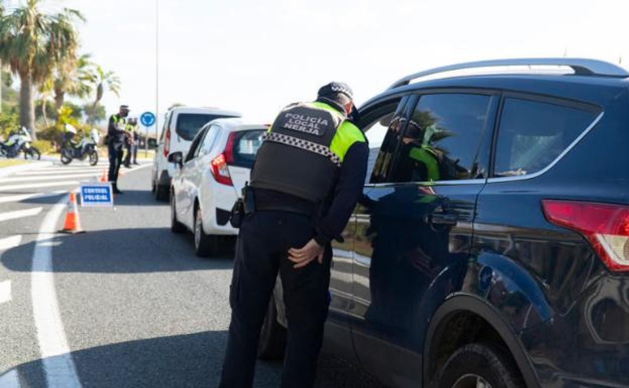 Nerja destina 149.372 euros a renovar por completo los uniformes de la plantilla de la Policía Local | Diario Sur
