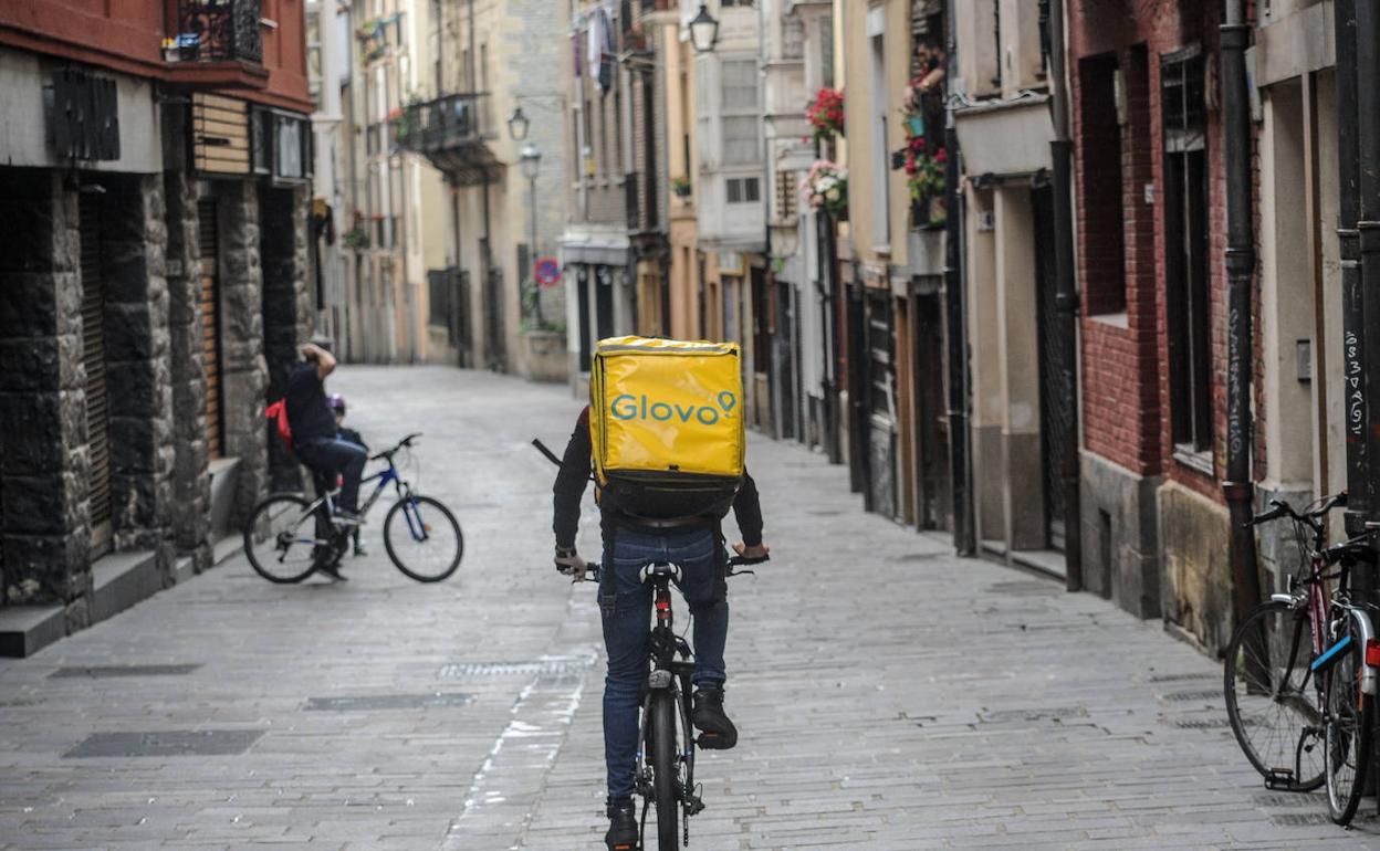 La patronal acepta que los repartidores sean asalariados en vez de autónomos