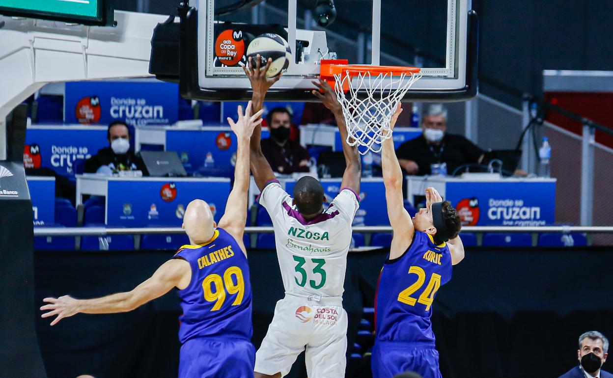 Un heroico Unicaja roza la victoria ante el Barcelona (103-93)