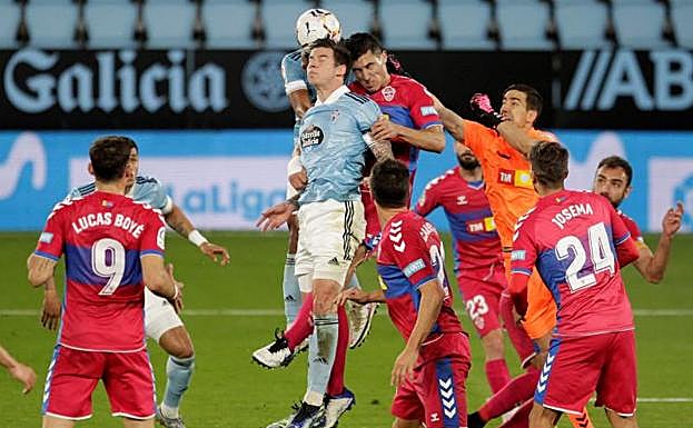 Vídeo: El Celta hunde al Elche y mira hacia arriba