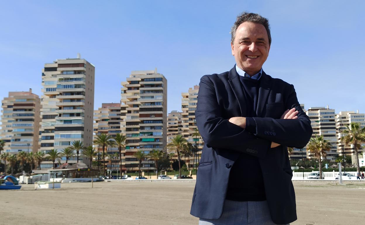 Ortiz, en un playa del paseo marítimo de Torremolinos, tras la entrevista con este periódico.