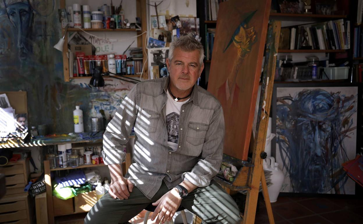 Andrés Mérida, en su taller