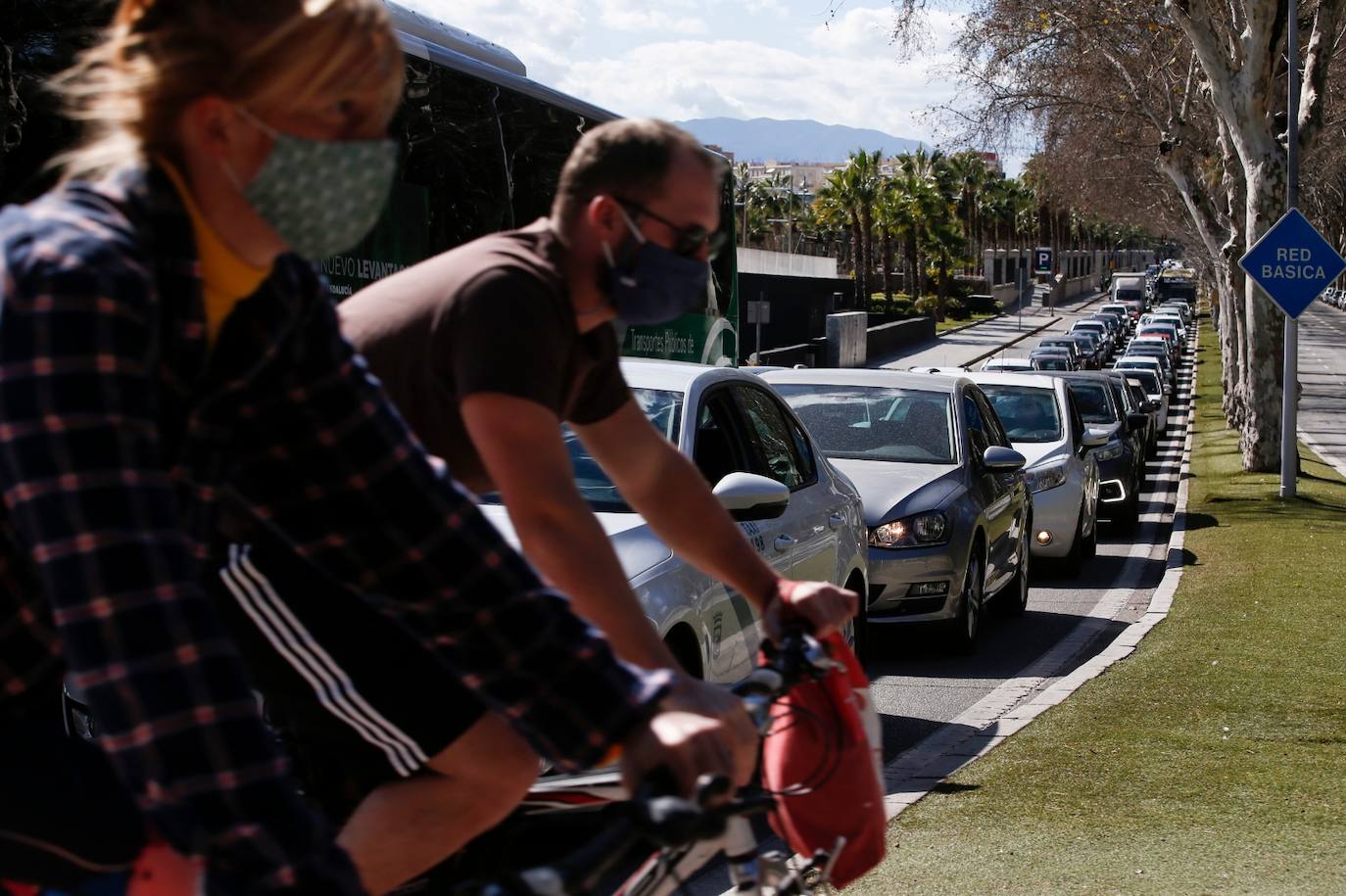 Entre las 14.00 y las 15.00 se produjo una cola que llegaba desde el inicio de la experiencia piloto hasta Muelle Heredia