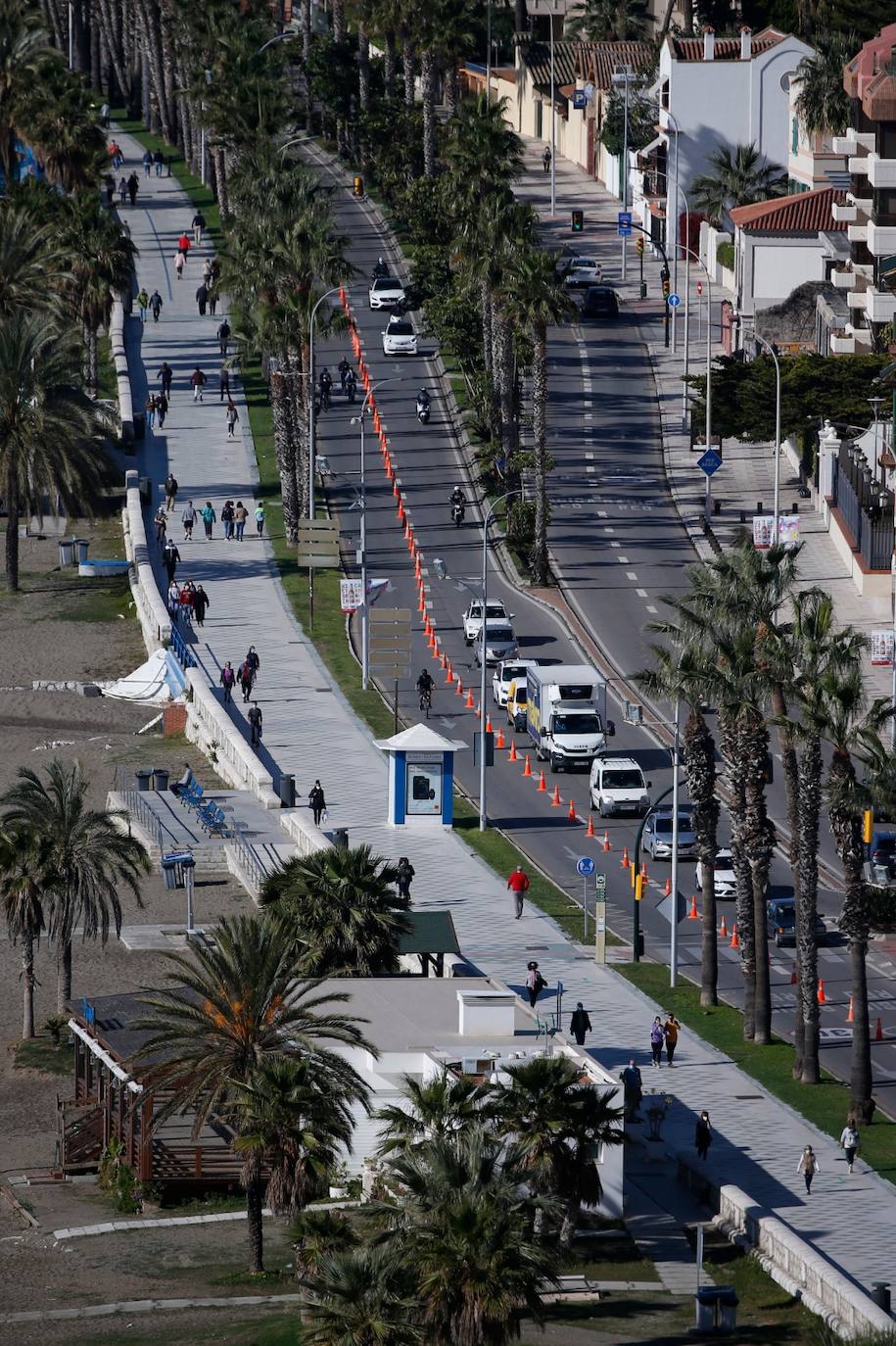 Entre las 14.00 y las 15.00 se produjo una cola que llegaba desde el inicio de la experiencia piloto hasta Muelle Heredia