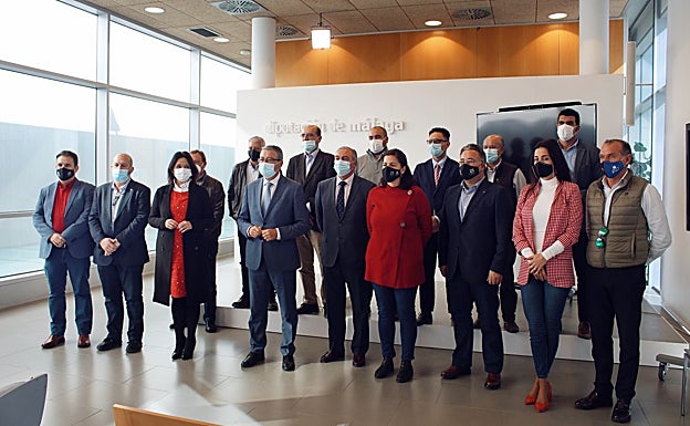 Salado y Del Cid con los alcaldes y representantes de los municipios del área de influencia del parque.