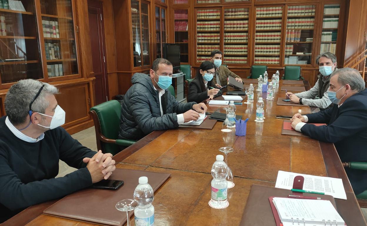 Reunión de los alcaldes de la comarca de Antequera con el subdelegado del Gobierno en Málaga, Teófilo Ruiz.