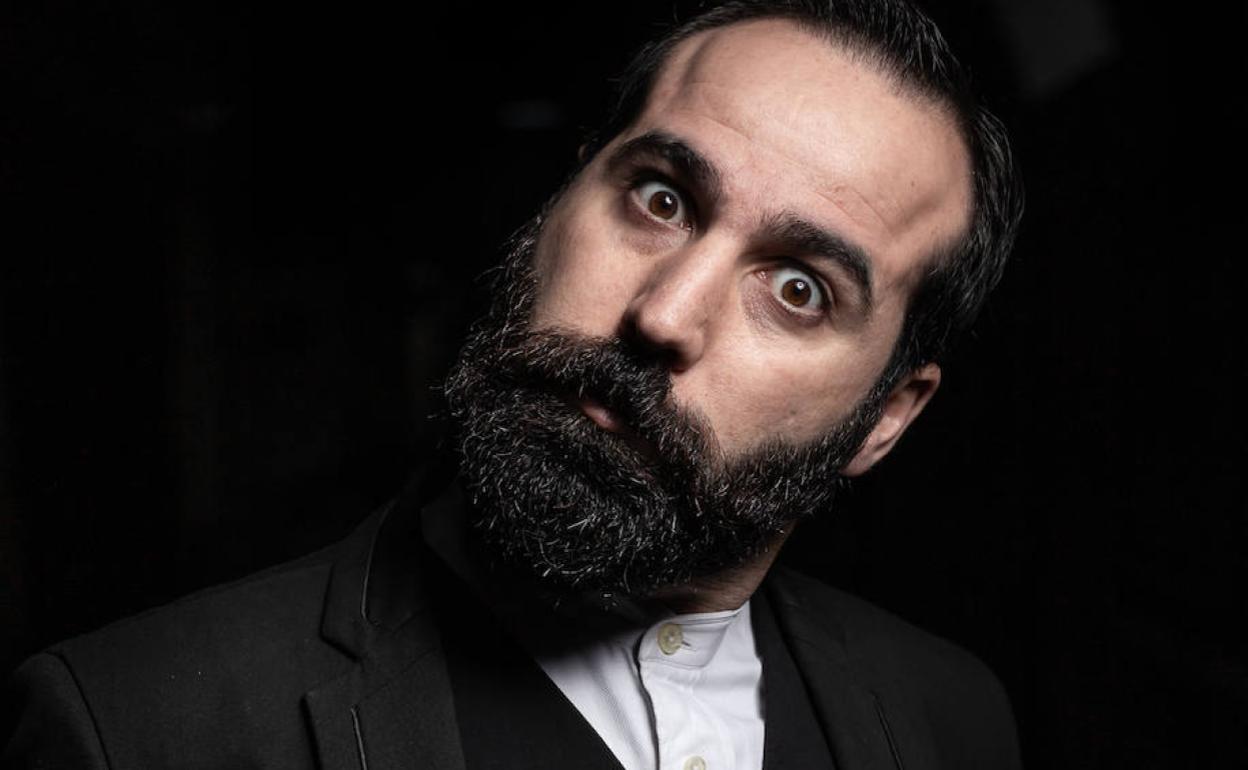 Pedro Chillón en una foto promocional del grupo Mundo Chillón. 