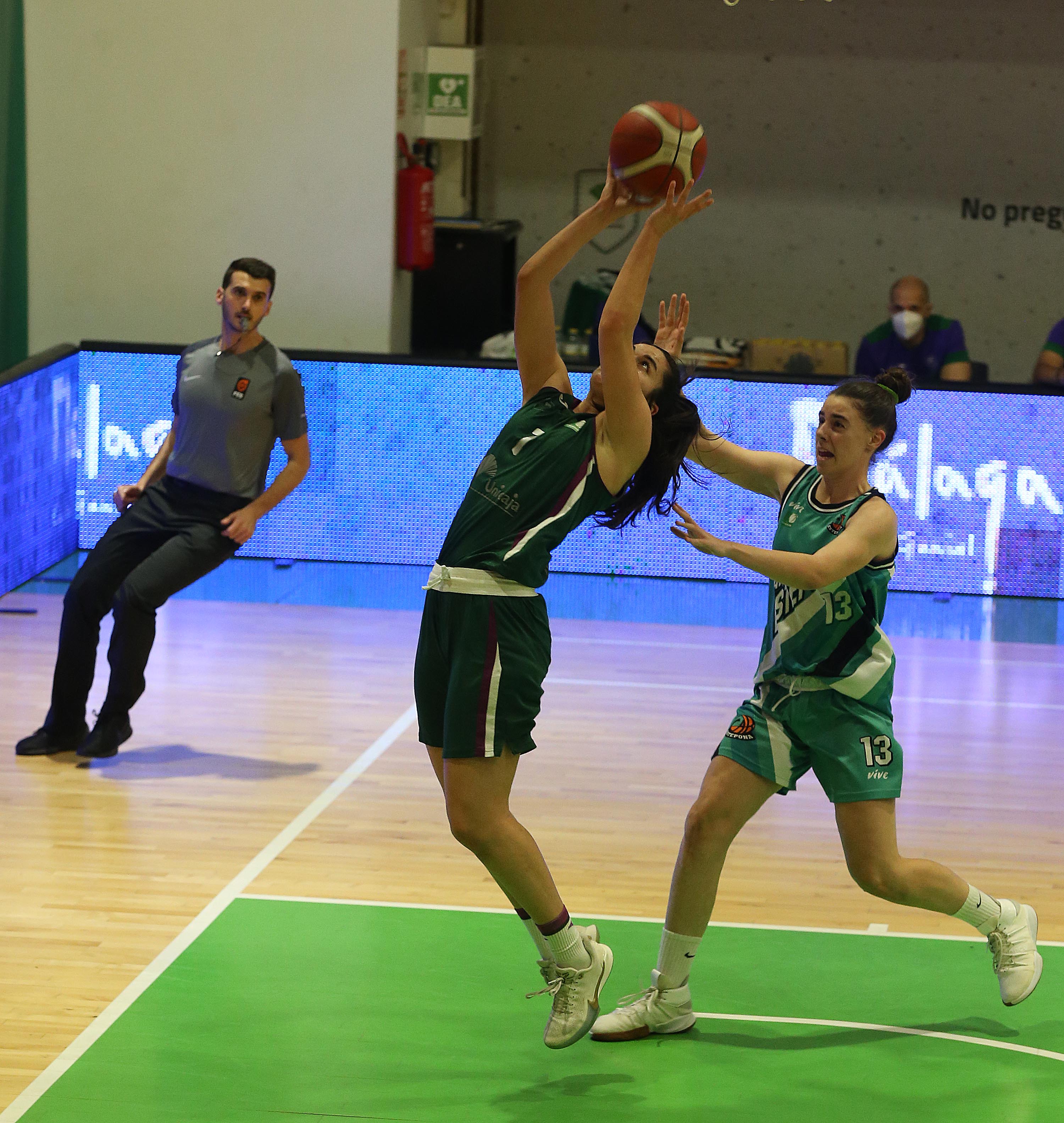 El cuadro de Quique Gutiérrez se impuso al Unicaja, que acarició la remontada en los instantes finales