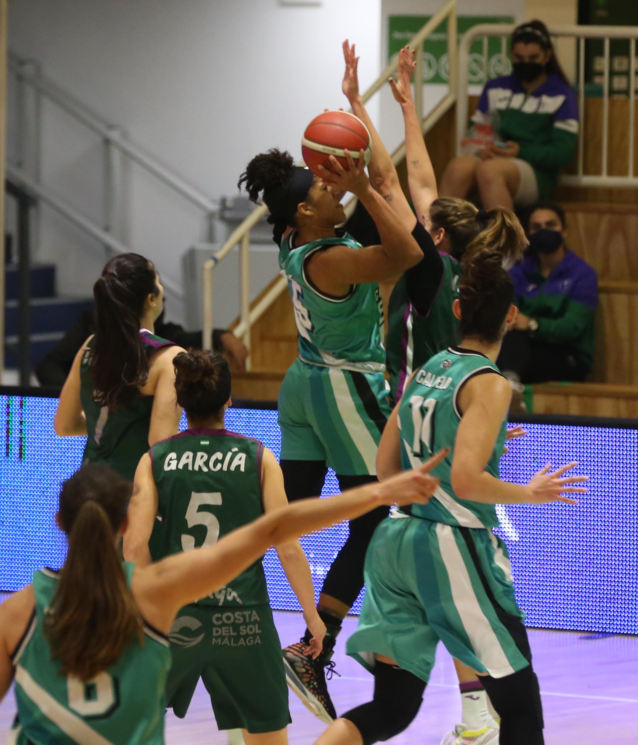 El cuadro de Quique Gutiérrez se impuso al Unicaja, que acarició la remontada en los instantes finales