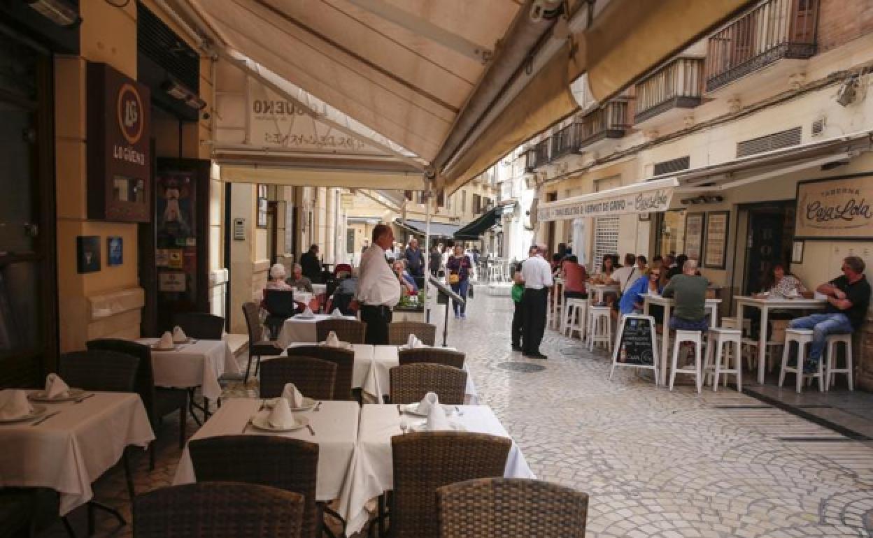 Amplían el aforo permitido en los restaurantes y velatorios en Málaga