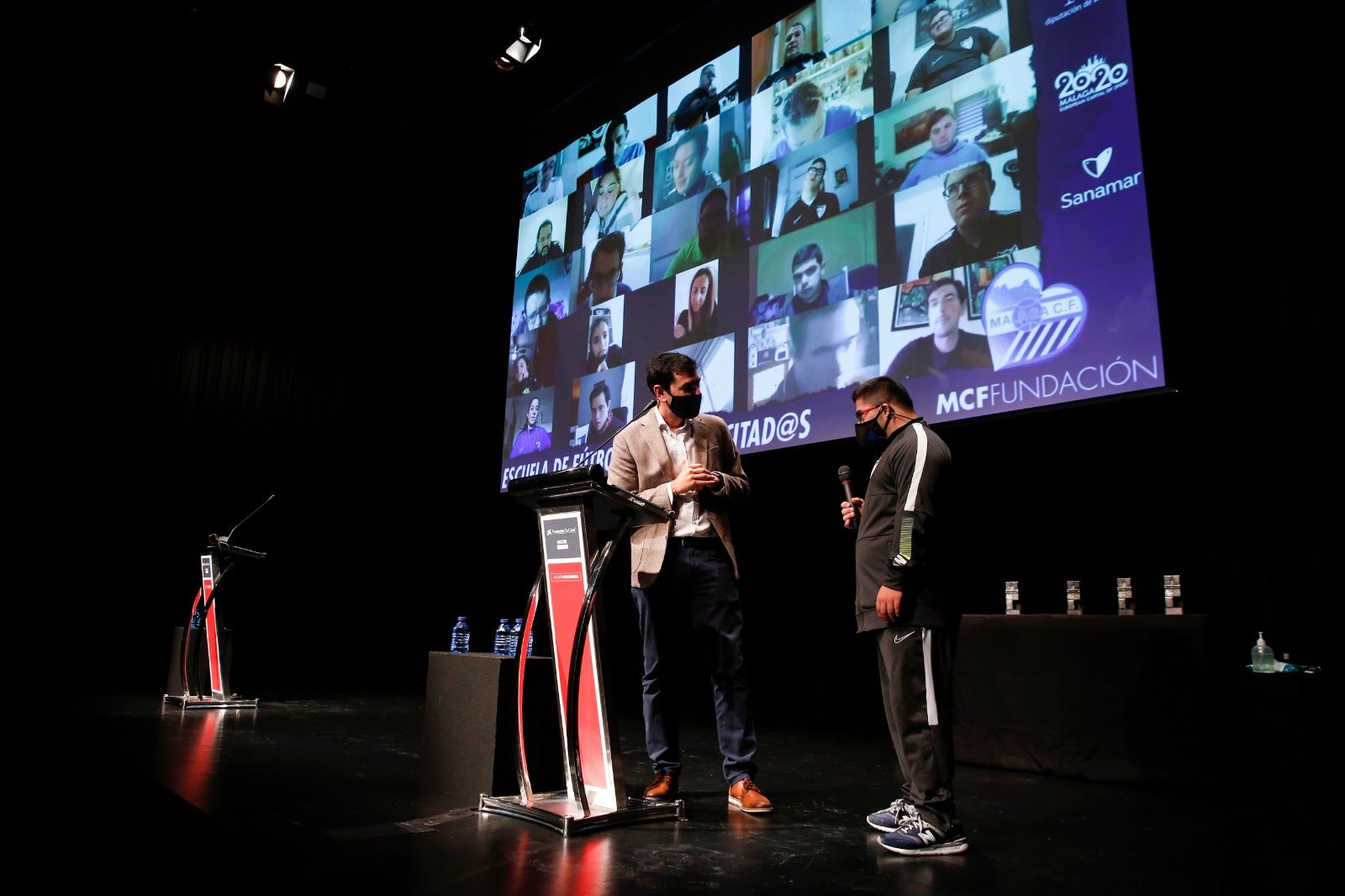 SUR y Fundación La Caixa premian el compromiso social de entidades y personas en un acto celebrado en el Auditorio del Museo Picasso Málaga
