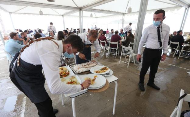 Las reuniones en Andalucía se amplían de cuatro a seis personas, excepto en el interior de bares y restaurante