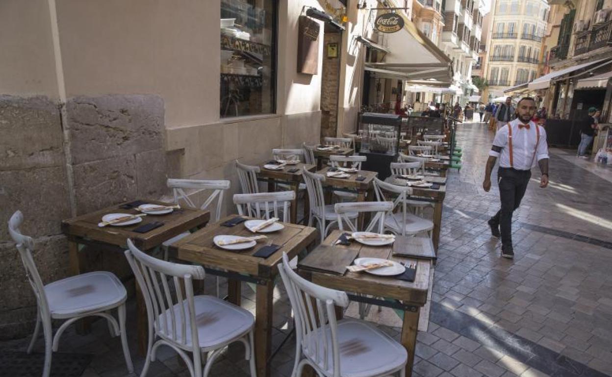 Comerciantes y hosteleros de Málaga se aferran a la posibilidad de abrir hasta las 21.30 horas