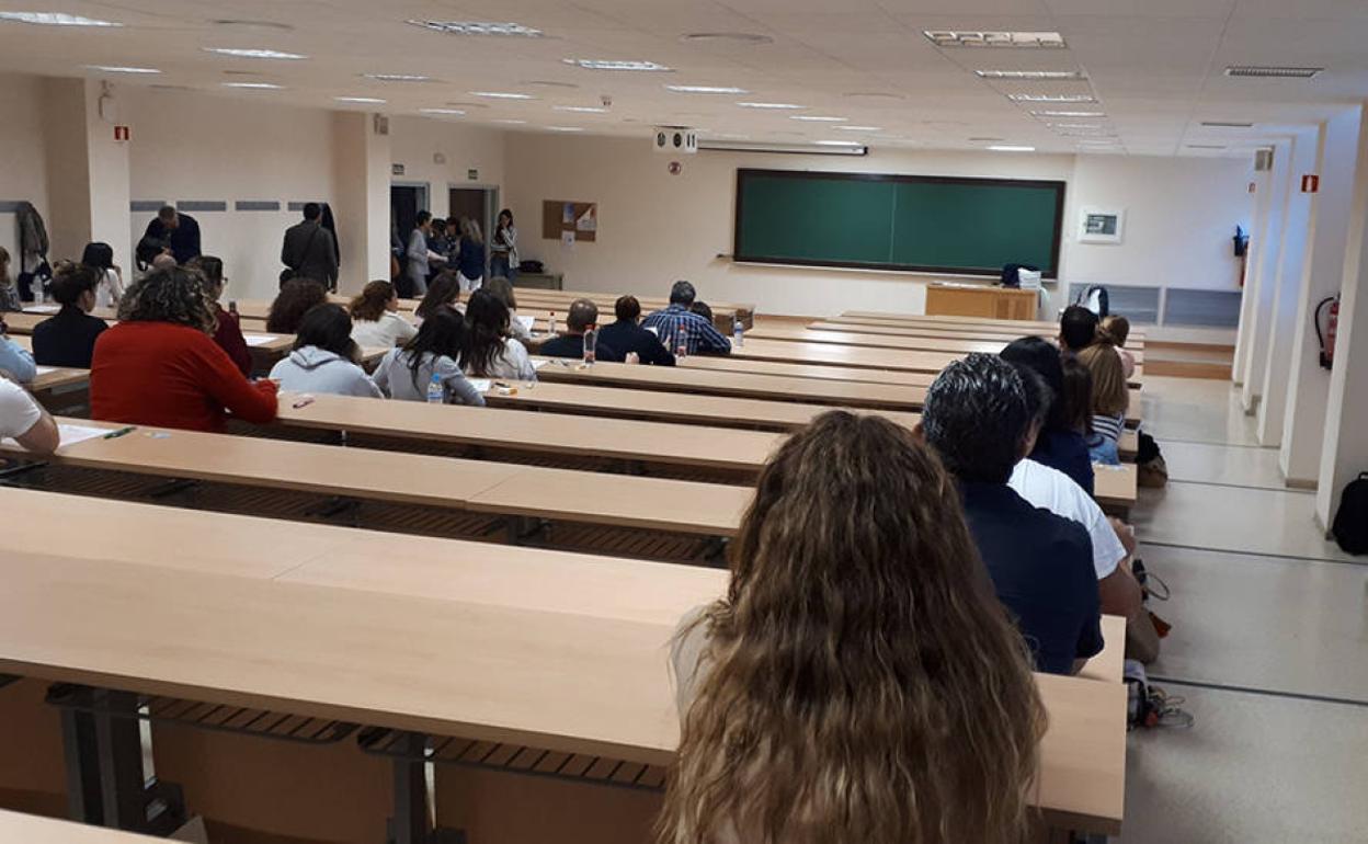 Más de 45.000 opositores se examinan este fin de semana en Andalucía